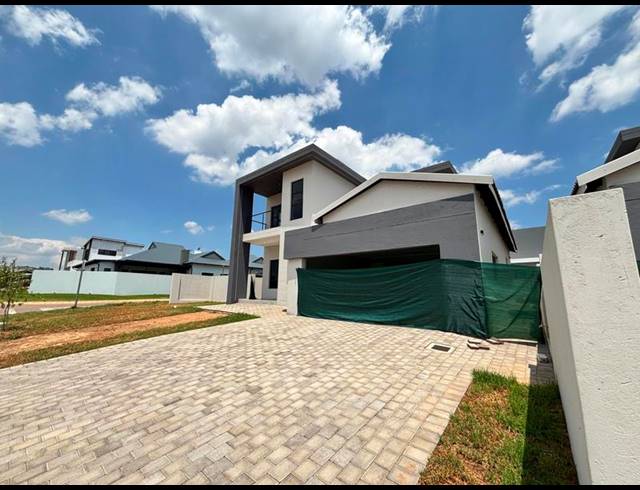 5 BEDROOM HOUSE FOR SALE IN SIX FOUNTAINS RESIDENTIAL ESTATE